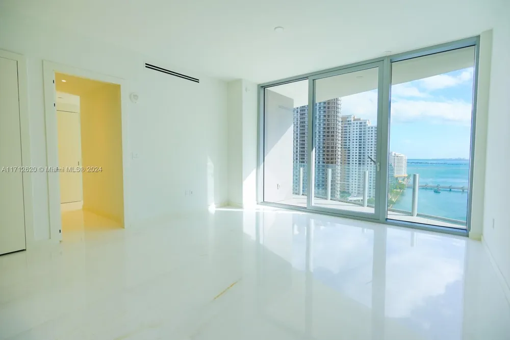 300 Biscayne Boulevard Way #1806 Miami, FL 33131
