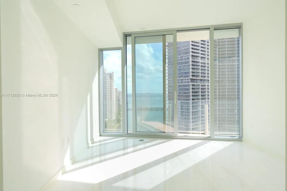 300 Biscayne Boulevard Way #1806 Miami, FL 33131