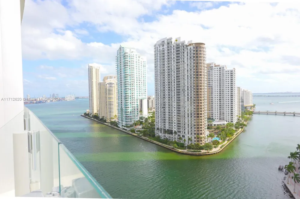 300 Biscayne Boulevard Way #1806 Miami, FL 33131