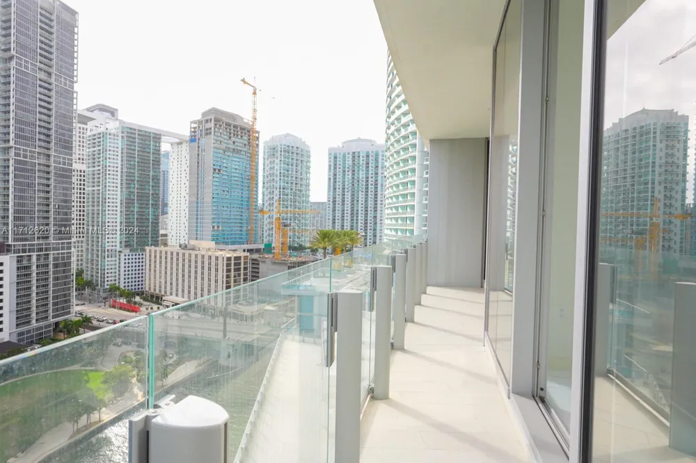 300 Biscayne Boulevard Way #1806 Miami, FL 33131