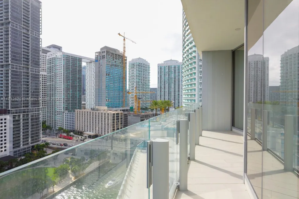 300 Biscayne Boulevard Way #1806 Miami, FL 33131