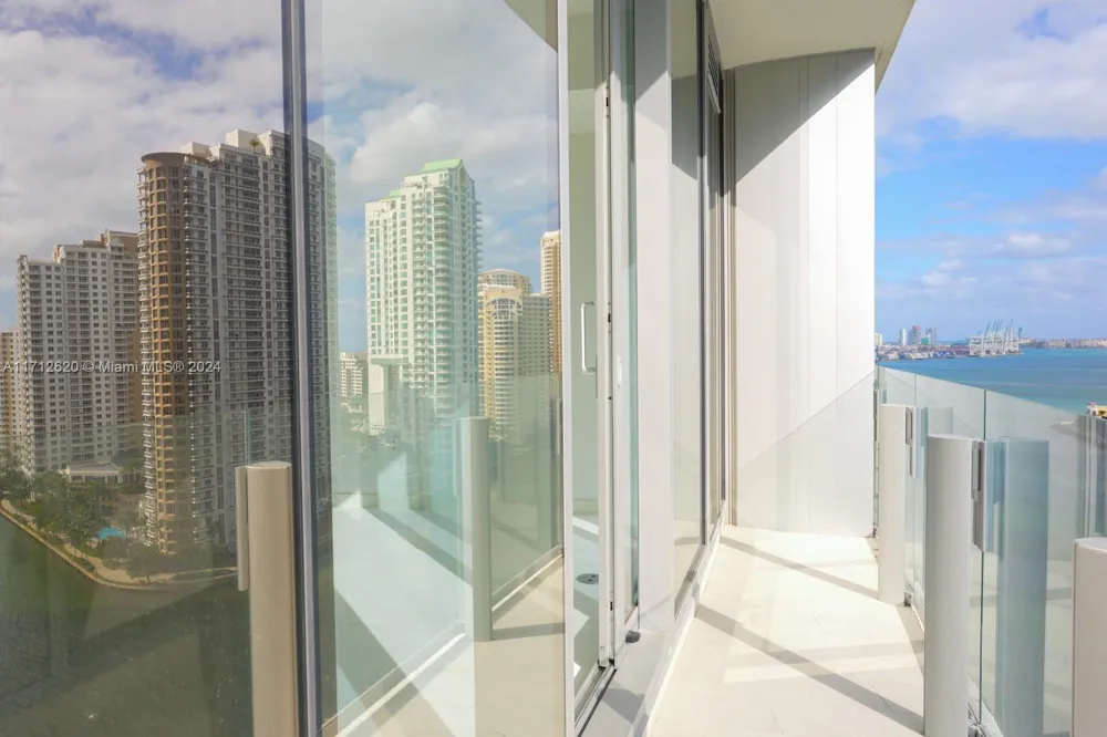 300 Biscayne Boulevard Way #1806 Miami, FL 33131