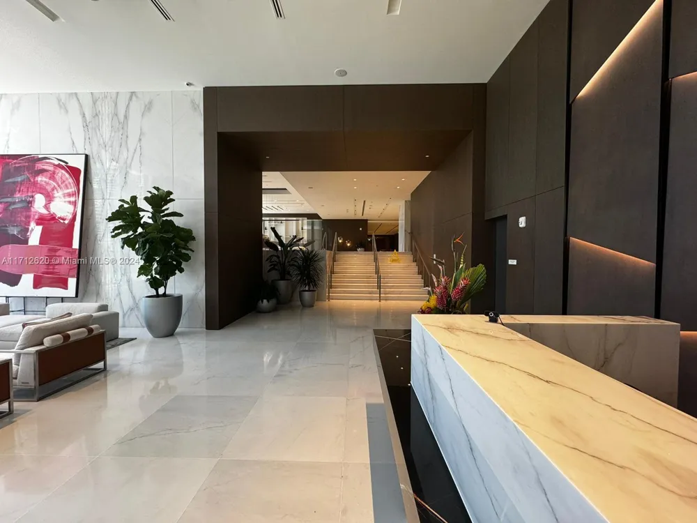 300 Biscayne Boulevard Way #1806 Miami, FL 33131