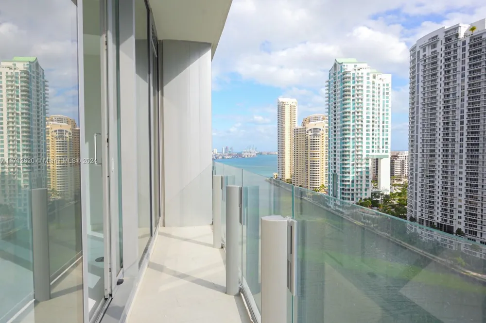 300 Biscayne Boulevard Way #1806 Miami, FL 33131