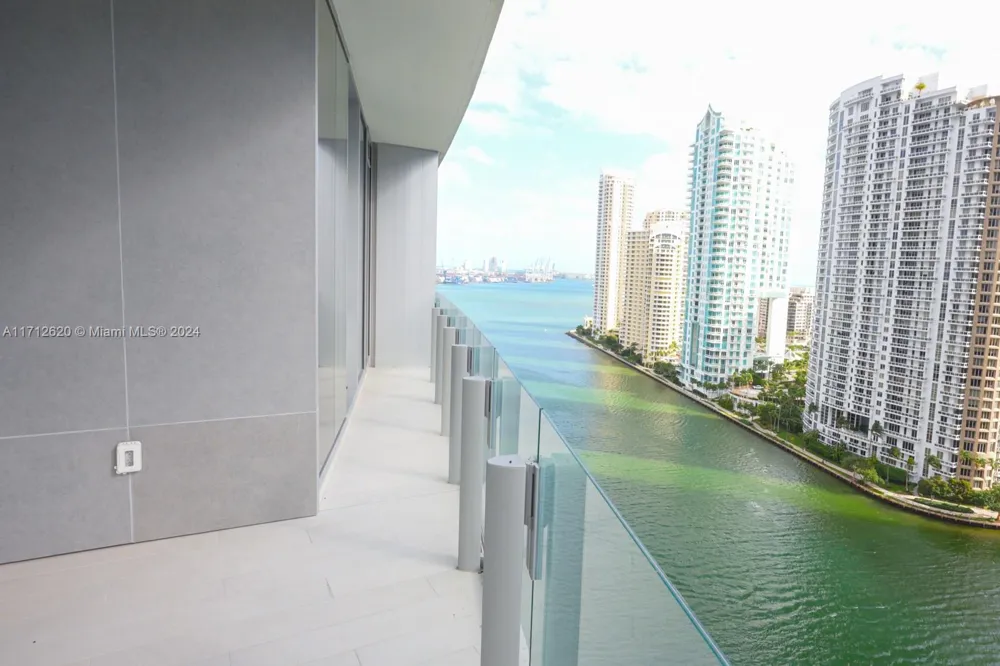 300 Biscayne Boulevard Way #1806 Miami, FL 33131