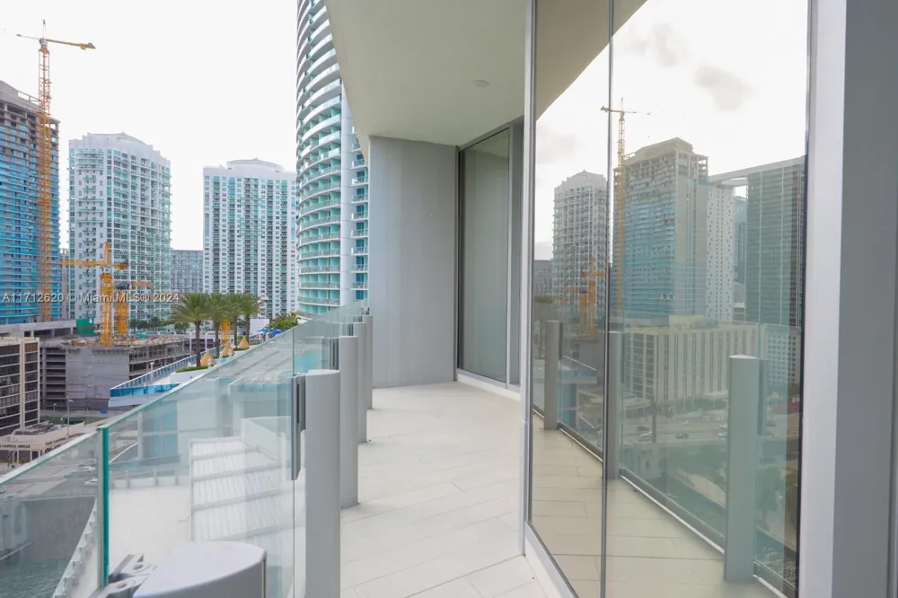 300 Biscayne Boulevard Way #1806 Miami, FL 33131