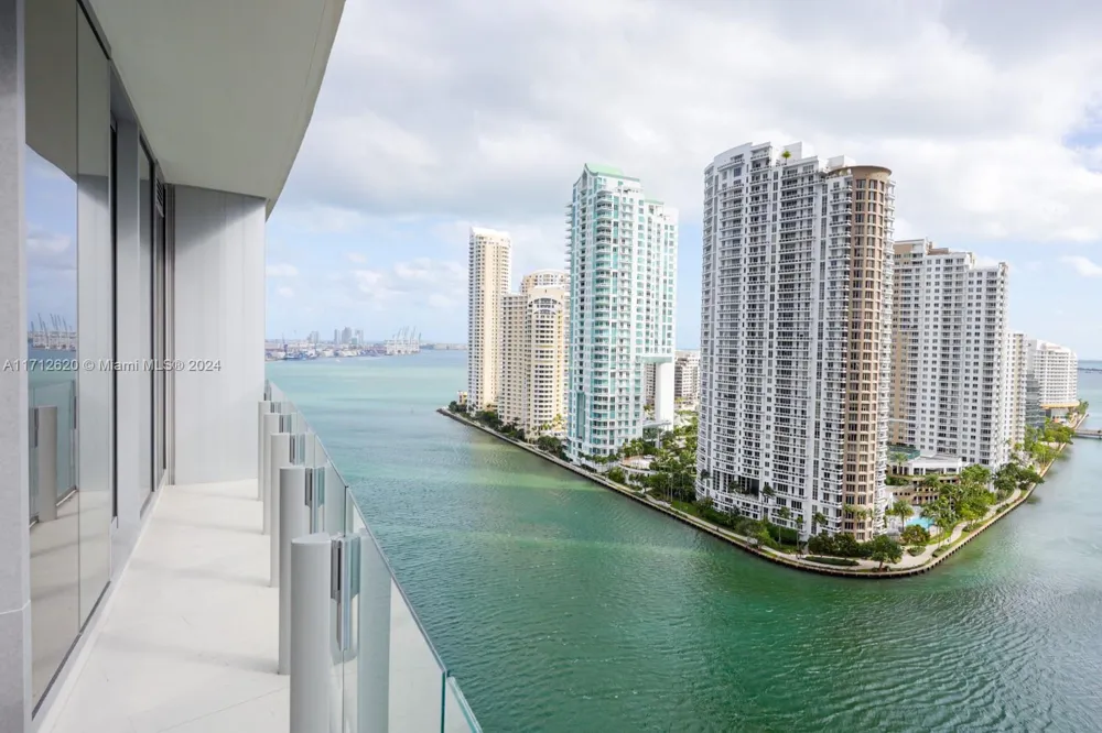 300 Biscayne Boulevard Way #1806 Miami, FL 33131
