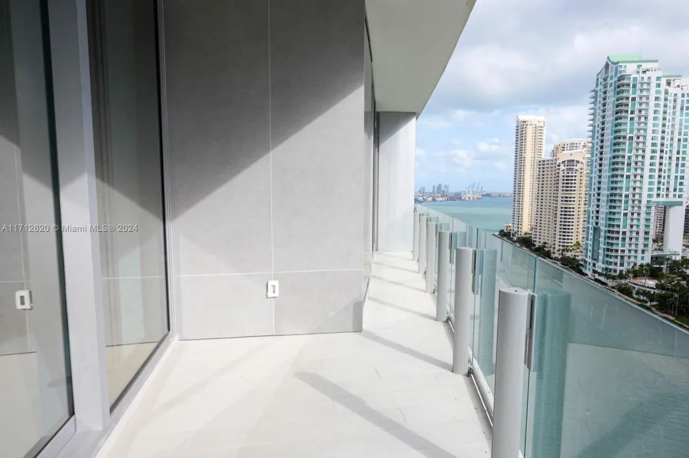 300 Biscayne Boulevard Way #1806 Miami, FL 33131