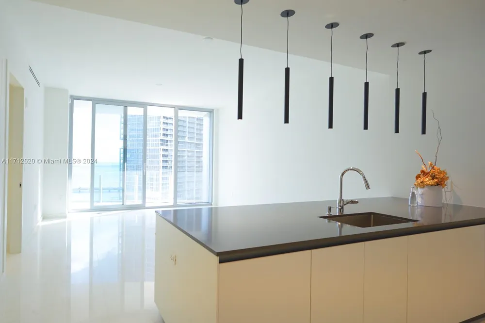 300 Biscayne Boulevard Way #1806 Miami, FL 33131