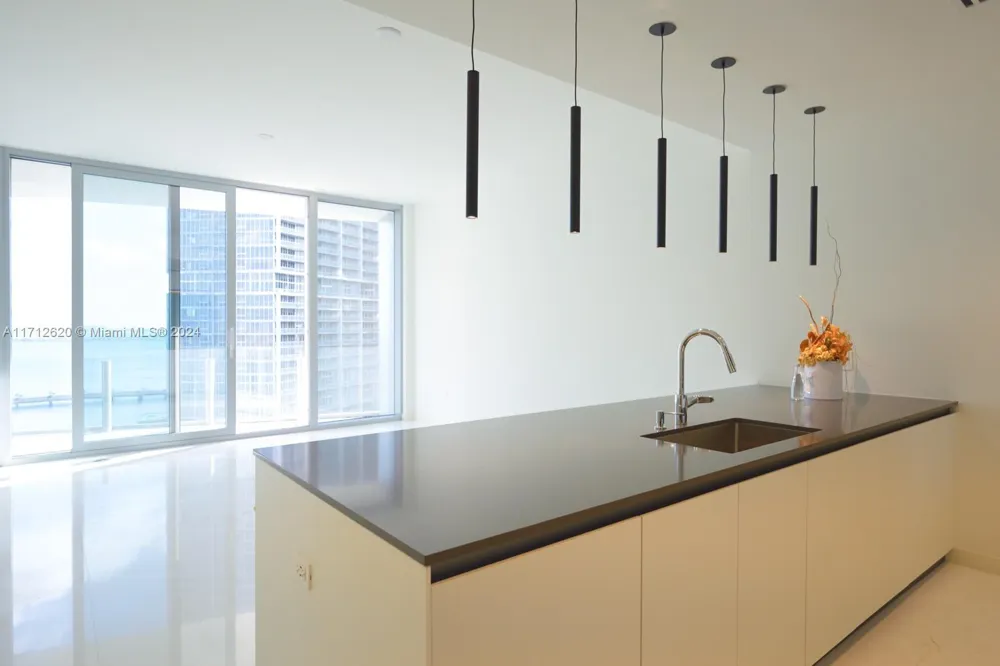 300 Biscayne Boulevard Way #1806 Miami, FL 33131