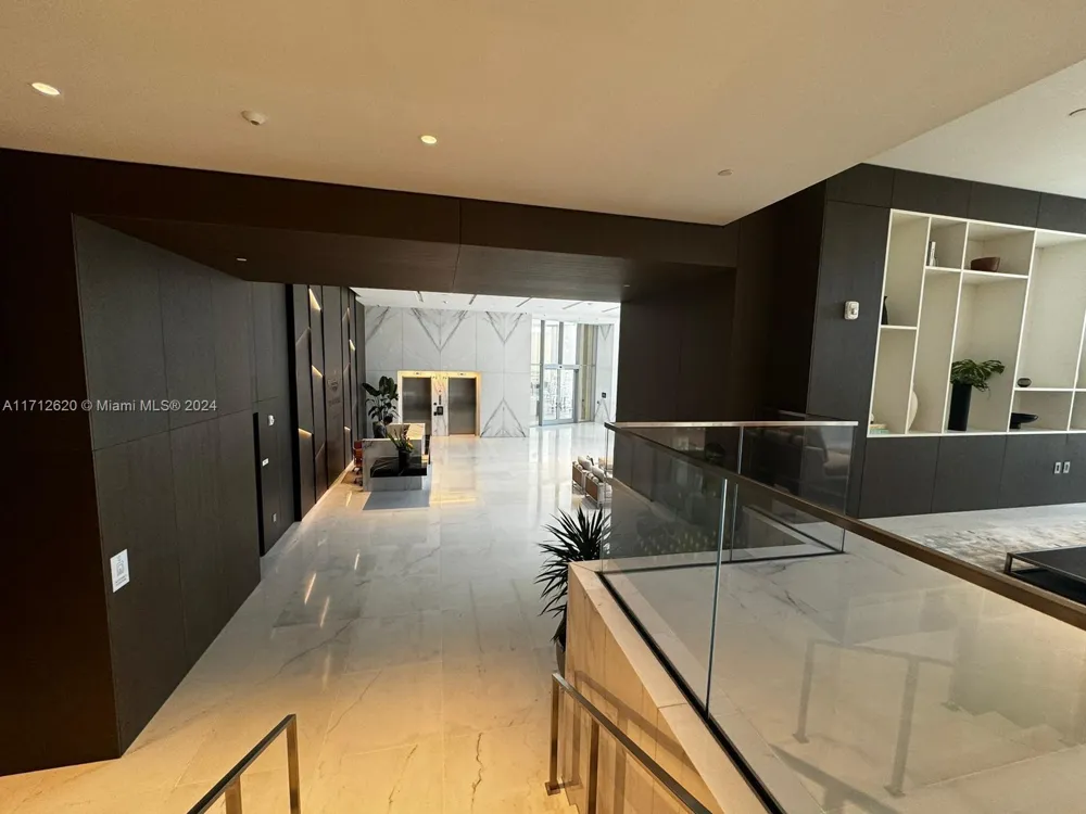 300 Biscayne Boulevard Way #1806 Miami, FL 33131