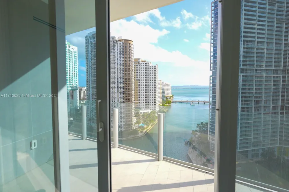 300 Biscayne Boulevard Way #1806 Miami, FL 33131