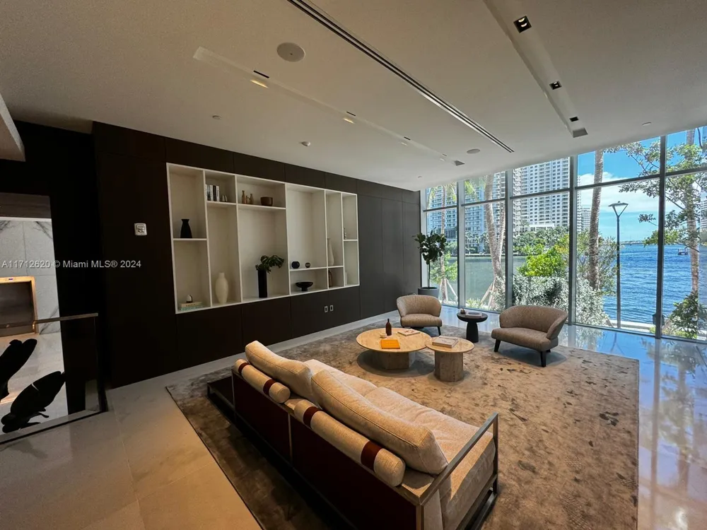 300 Biscayne Boulevard Way #1806 Miami, FL 33131