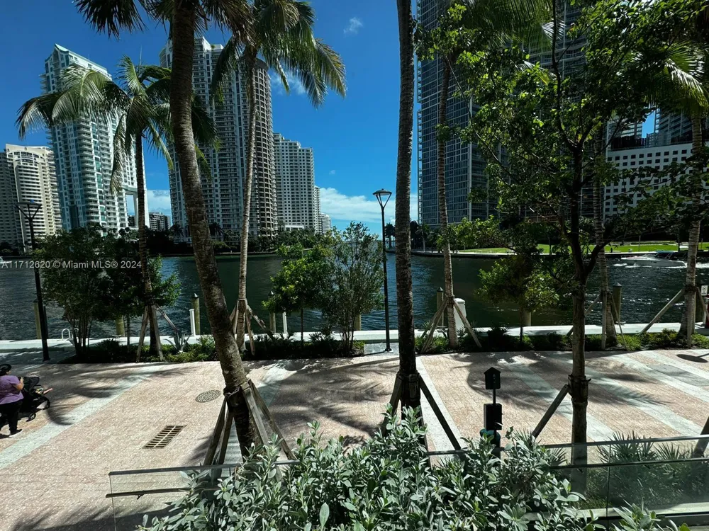 300 Biscayne Boulevard Way #1806 Miami, FL 33131