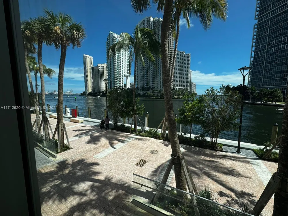 300 Biscayne Boulevard Way #1806 Miami, FL 33131