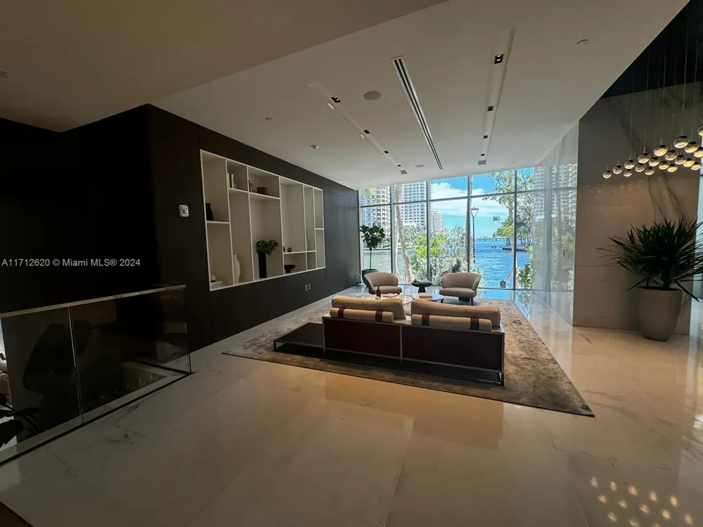 300 Biscayne Boulevard Way #1806 Miami, FL 33131