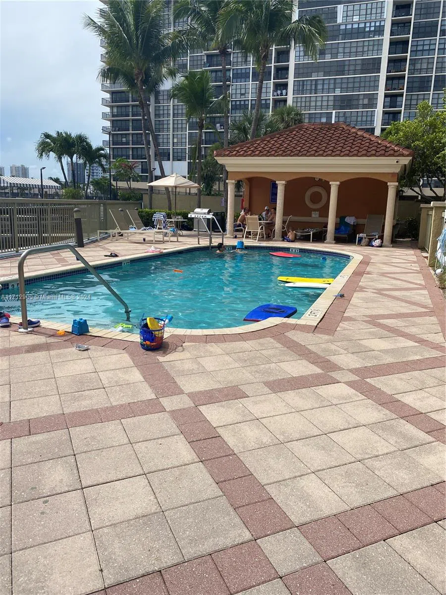 2080 S Ocean Dr #311 Hallandale Beach, FL 33009