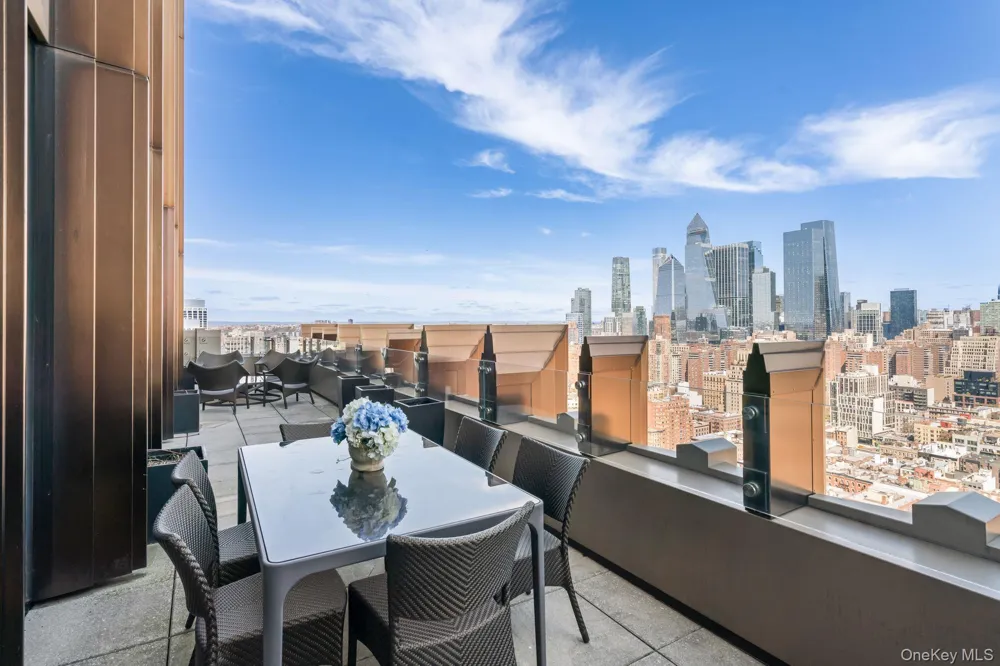 212 W 18th Street #PH2 New York (Manhattan), NY 10011