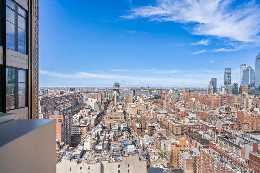212 W 18th Street #PH2 New York (Manhattan), NY 10011