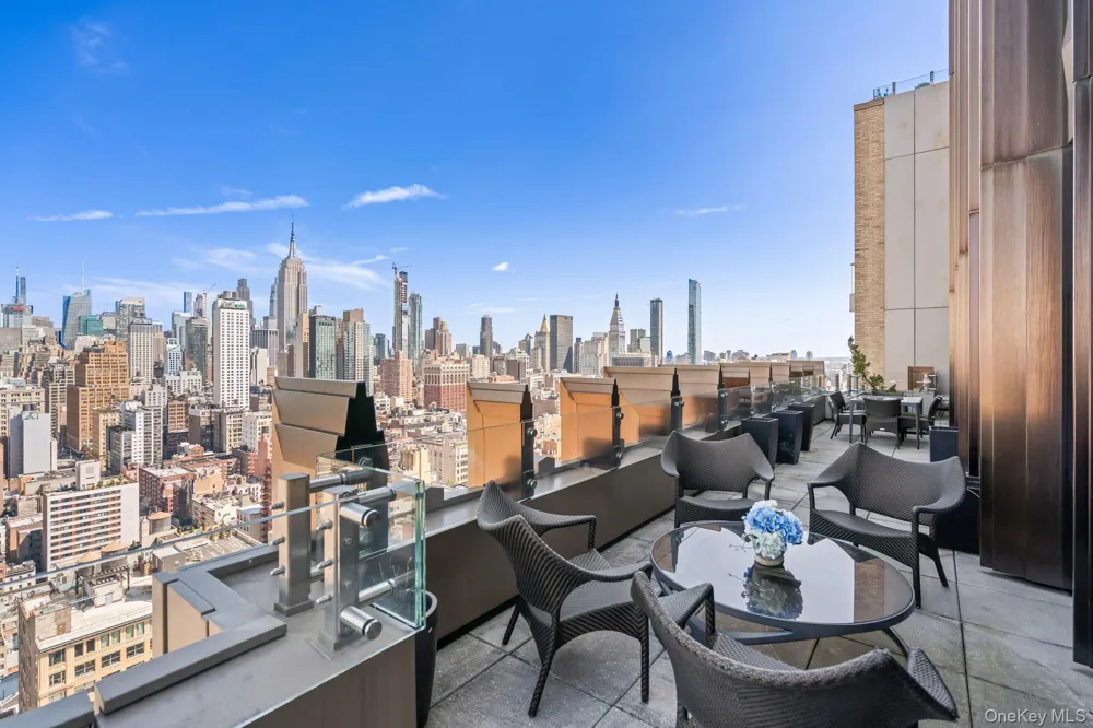 212 W 18th Street #PH2 New York (Manhattan), NY 10011