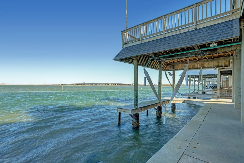 442 Jeanie Lynn Street Tiki Island, TX 77554