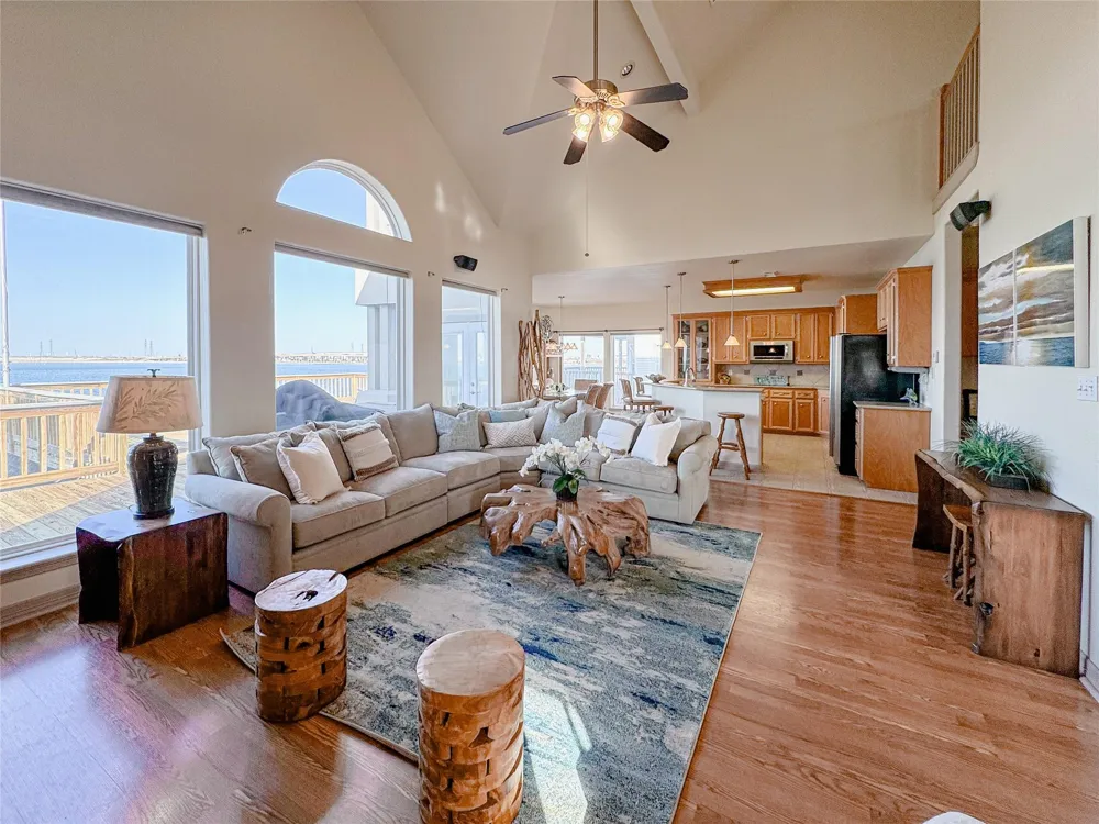 442 Jeanie Lynn Street Tiki Island, TX 77554