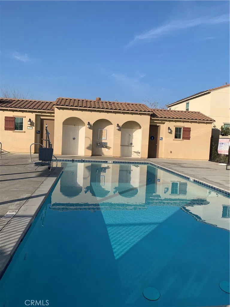 985 W Clover Avenue Rialto, CA 92376