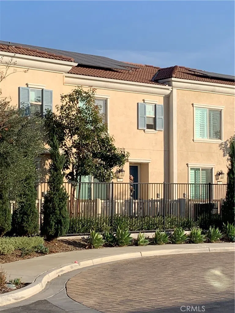 985 W Clover Avenue Rialto, CA 92376