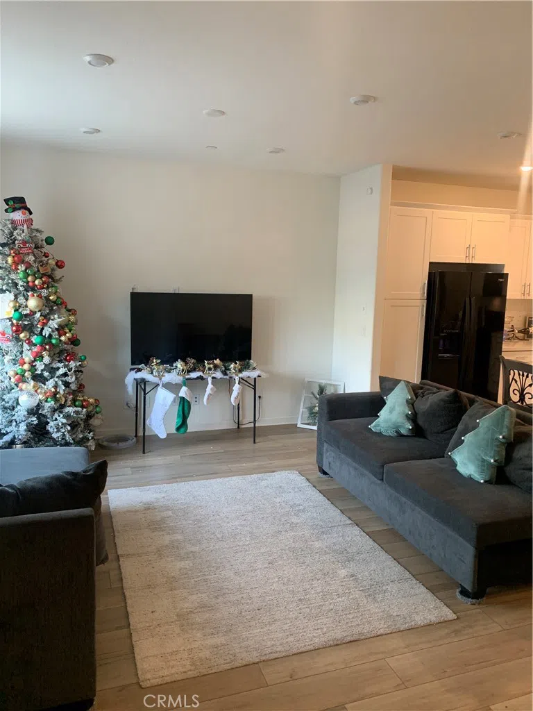 985 W Clover Avenue Rialto, CA 92376