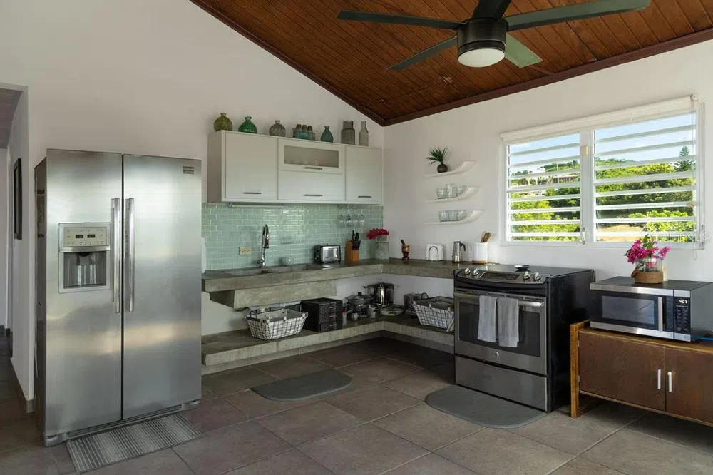 590-A CALLE 16, COMM VILLA BORINQUEN Vieques, PR 00765