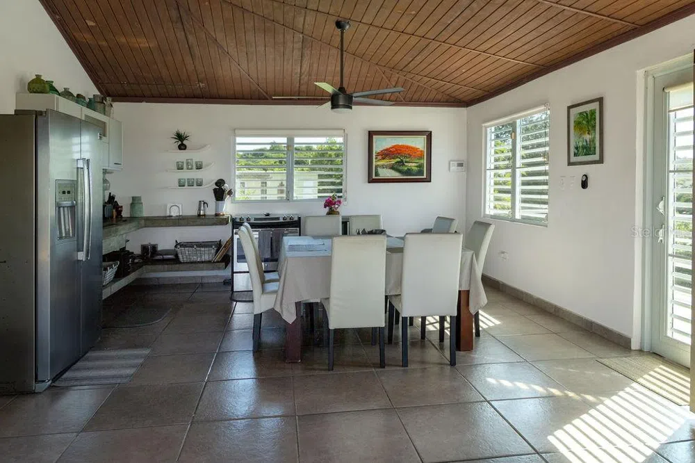 590-A CALLE 16, COMM VILLA BORINQUEN Vieques, PR 00765