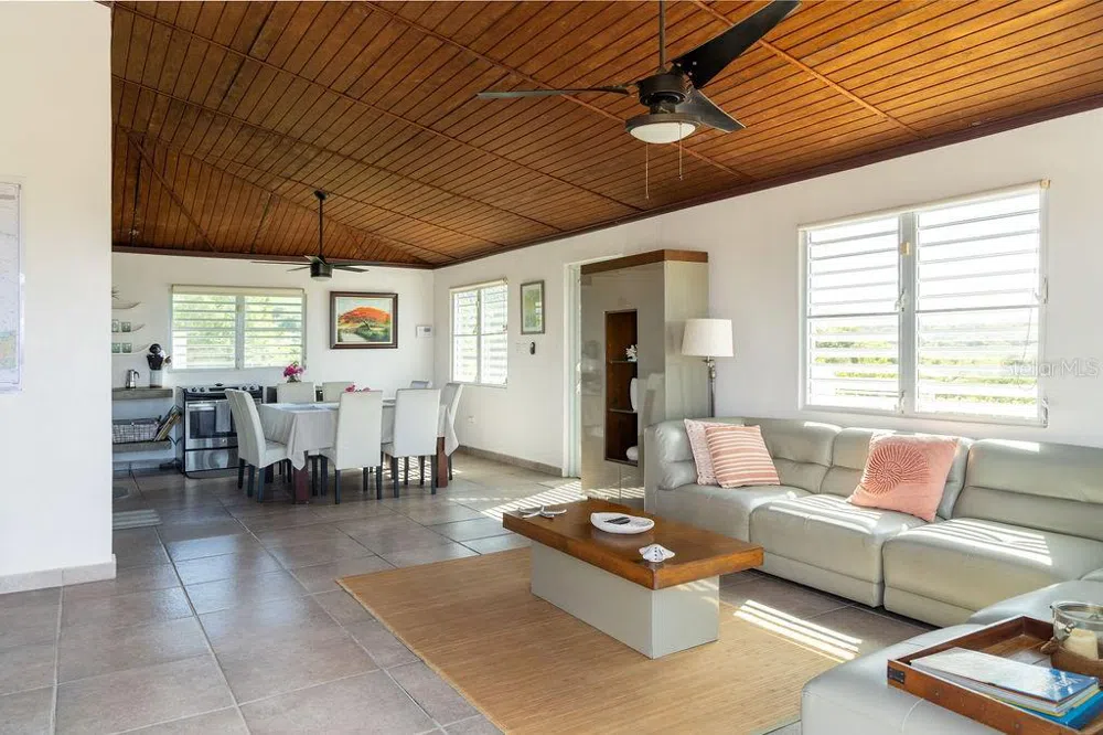 590-A CALLE 16, COMM VILLA BORINQUEN Vieques, PR 00765