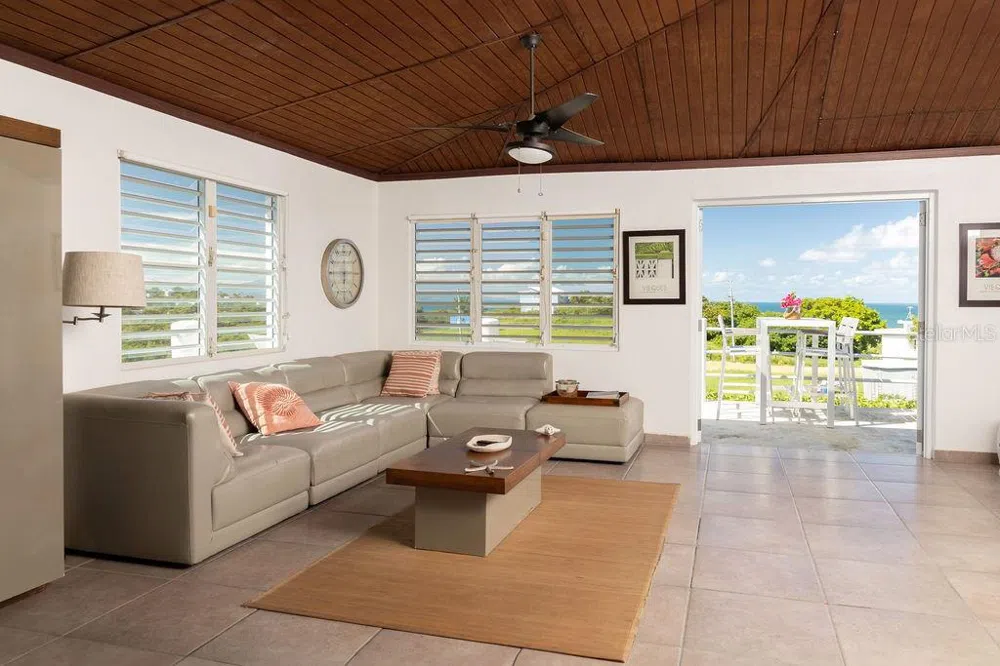 590-A CALLE 16, COMM VILLA BORINQUEN Vieques, PR 00765