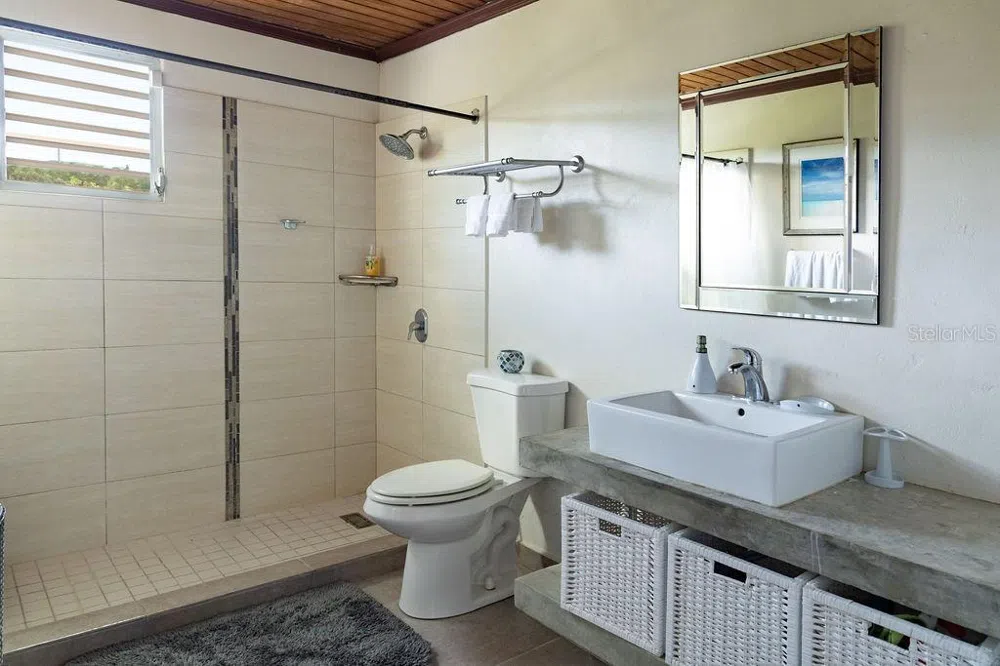 590-A CALLE 16, COMM VILLA BORINQUEN Vieques, PR 00765