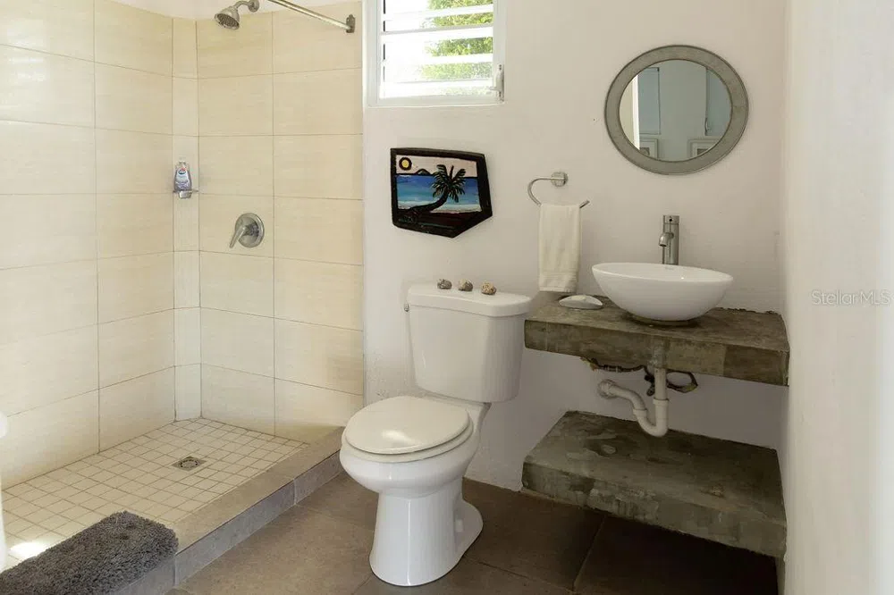 590-A CALLE 16, COMM VILLA BORINQUEN Vieques, PR 00765
