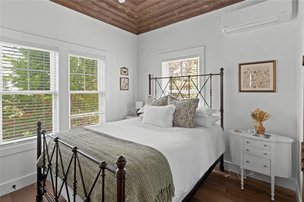 274 Cottage Walk Ocean Beach, NY 11770