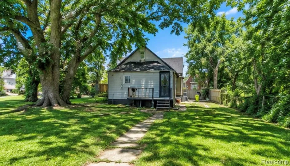 2619 WABASH STREET Detroit City, MI 48216
