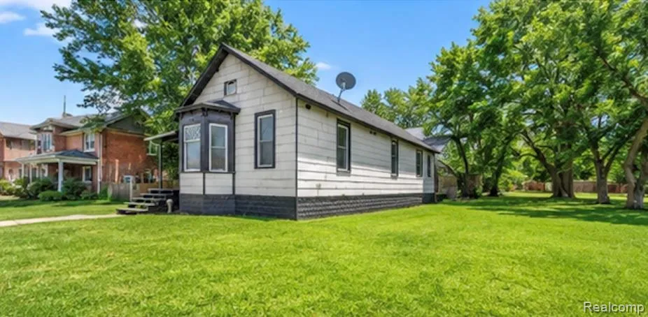2619 WABASH STREET Detroit City, MI 48216