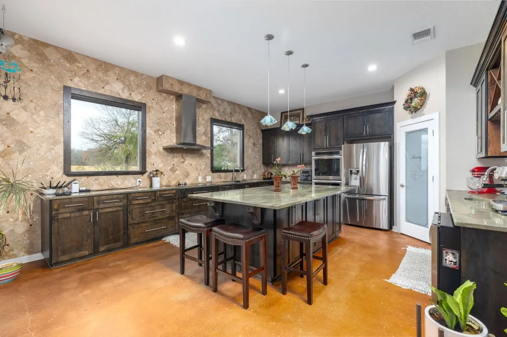 1202 Sierra Vista Cove Lockhart, TX 78644