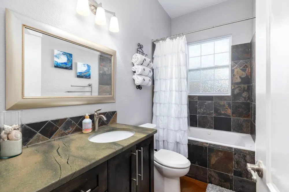 1202 Sierra Vista Cove Lockhart, TX 78644