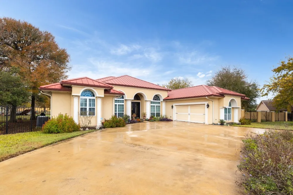 1202 Sierra Vista Cove Lockhart, TX 78644