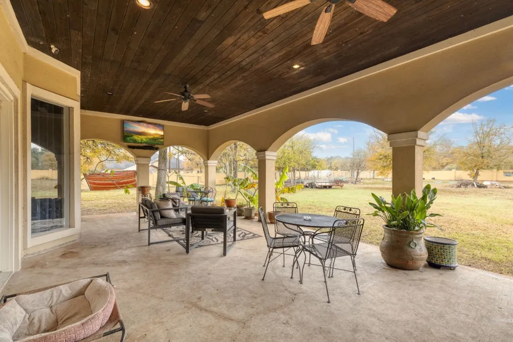 1202 Sierra Vista Cove Lockhart, TX 78644