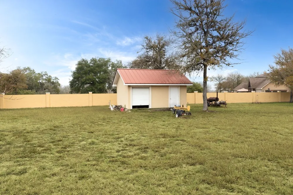 1202 Sierra Vista Cove Lockhart, TX 78644
