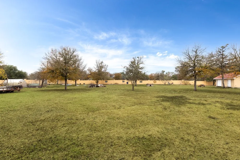 1202 Sierra Vista Cove Lockhart, TX 78644