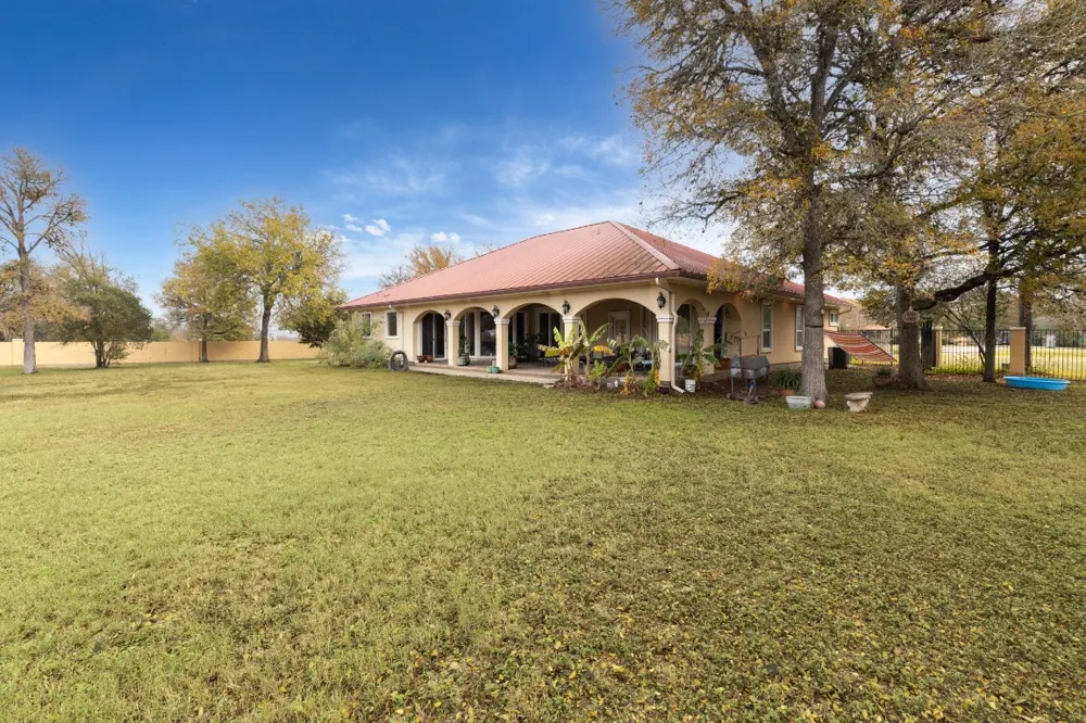1202 Sierra Vista Cove Lockhart, TX 78644