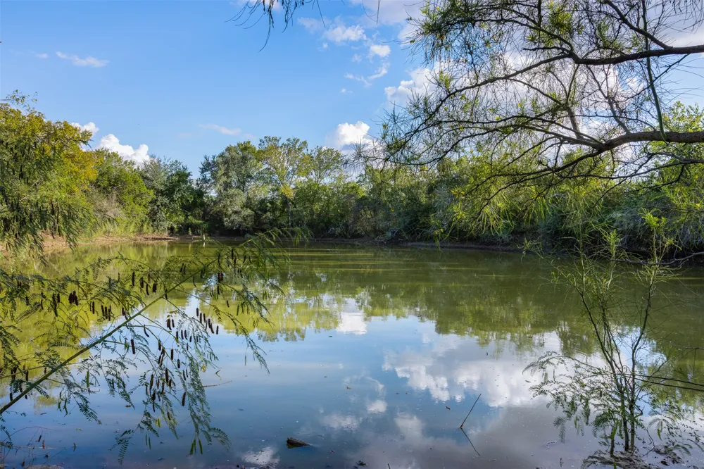 399 Seals Creek Road Lockhart, TX 78644