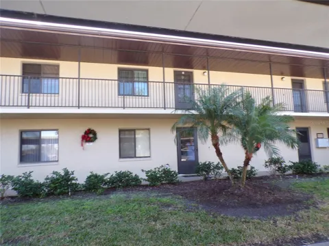 4016 OAKVIEW DRIVE #J9