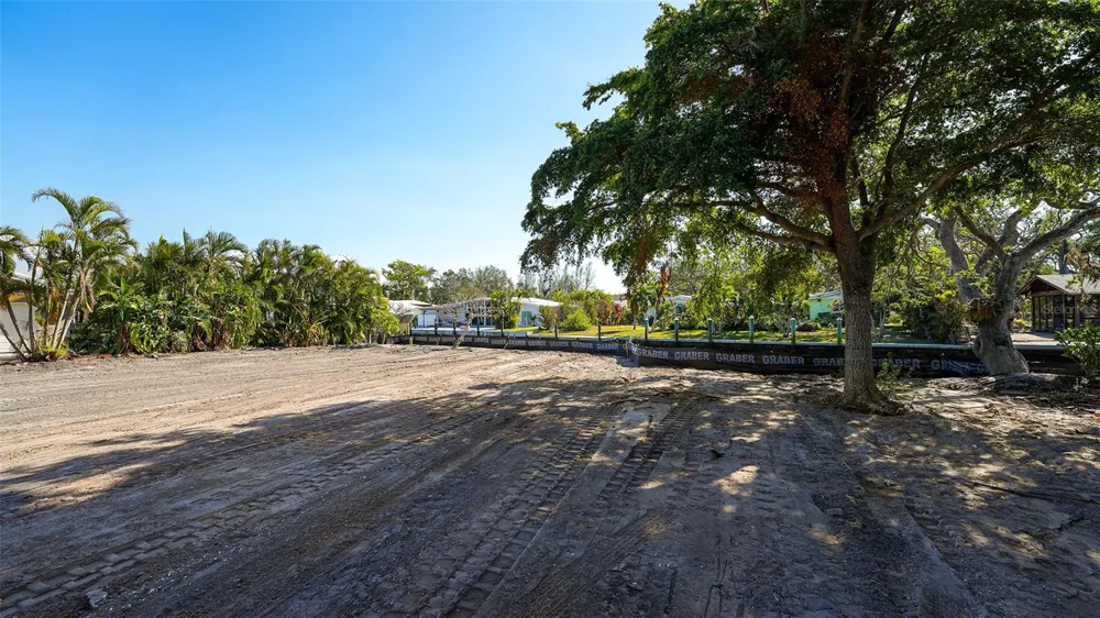 660 LONGVIEW DRIVE Longboat Key, FL 34228