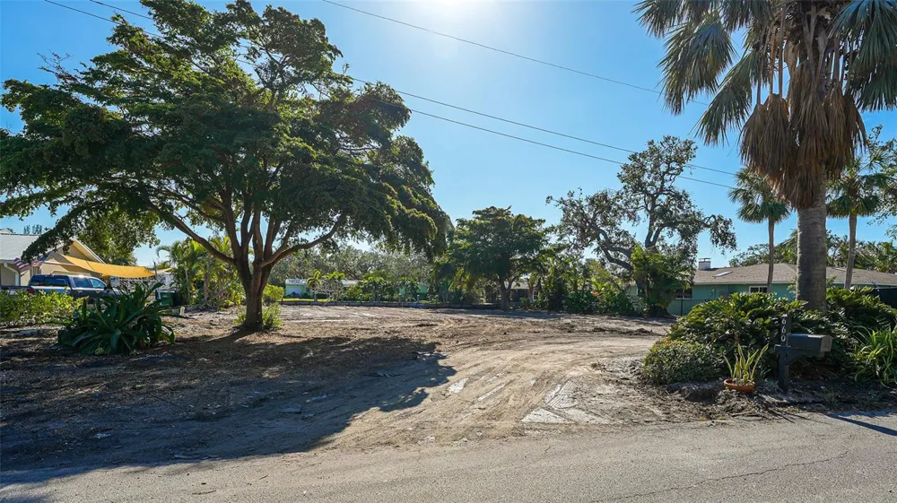 660 LONGVIEW DRIVE Longboat Key, FL 34228