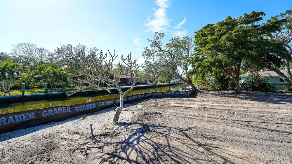 660 LONGVIEW DRIVE Longboat Key, FL 34228